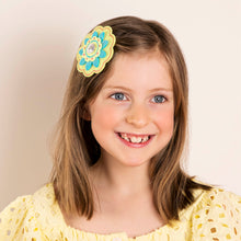 Load image into Gallery viewer, Craftabelle - Blossoming BeautiesCreation Kit - Flower Hair Accessories Kit